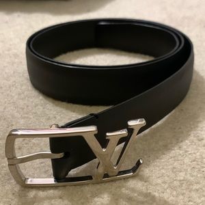 LV Men’s Black and Silver belt